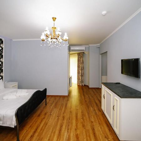 Rose Hotel Vake Tbilisi Bagian luar foto