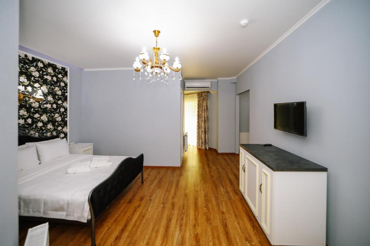 Rose Hotel Vake Tbilisi Bagian luar foto