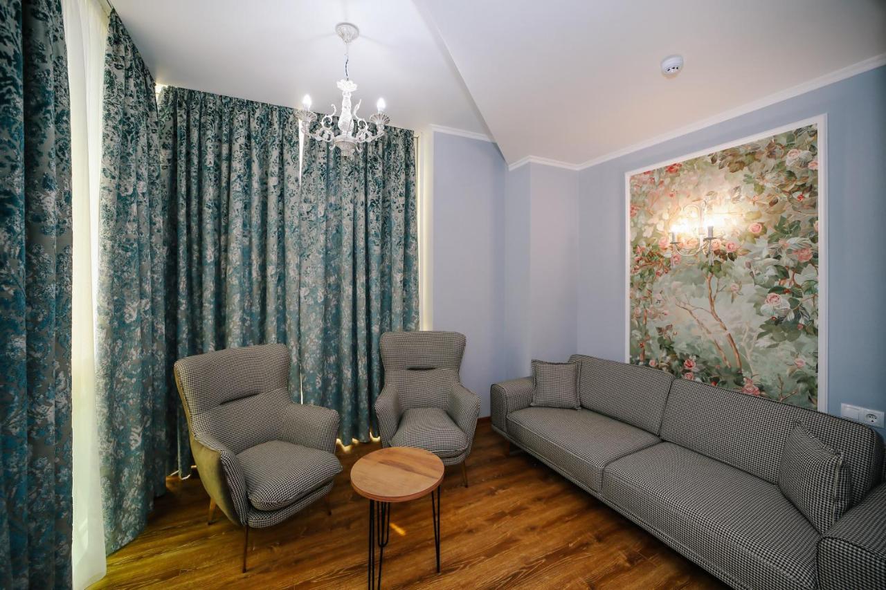 Rose Hotel Vake Tbilisi Bagian luar foto